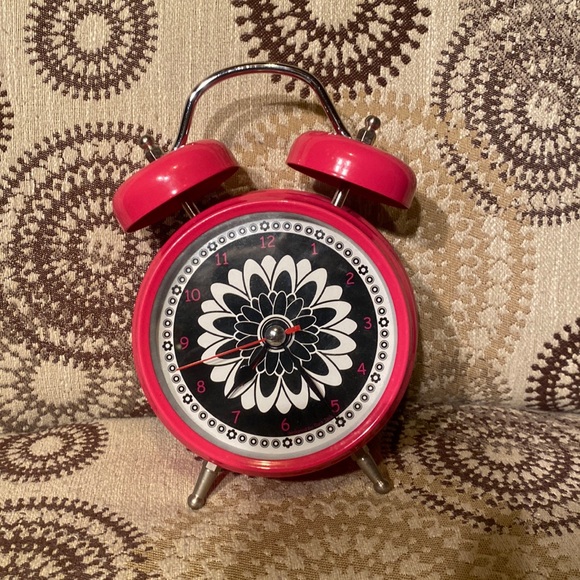 Old-fashioned Pink & Black Alarm Clock - Picture 1 of 8
